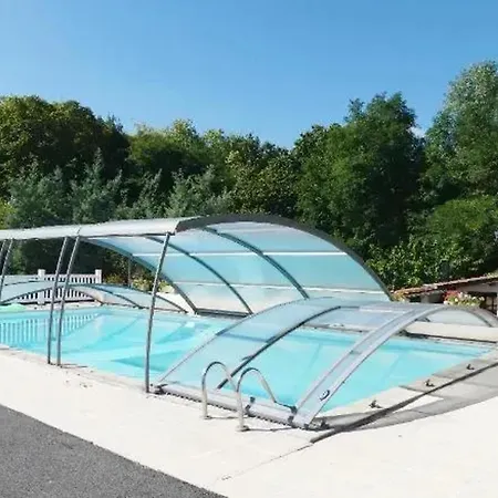 Chalet Familial A Avec Piscine Partagee