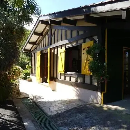 Chalet Familial A Avec Piscine Partagee *