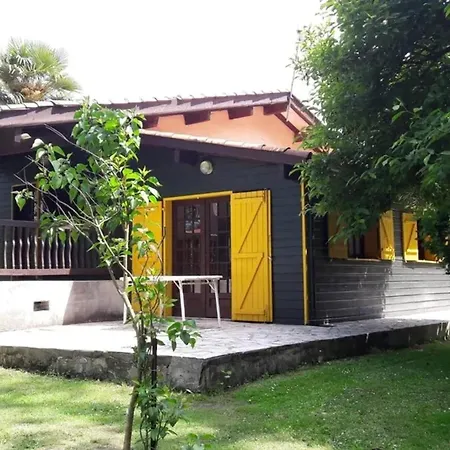 Familial A Avec Piscine Partagee Chalet Laurede