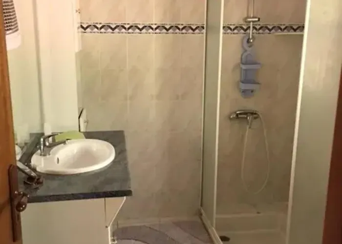 Familial A Avec Piscine Partagee